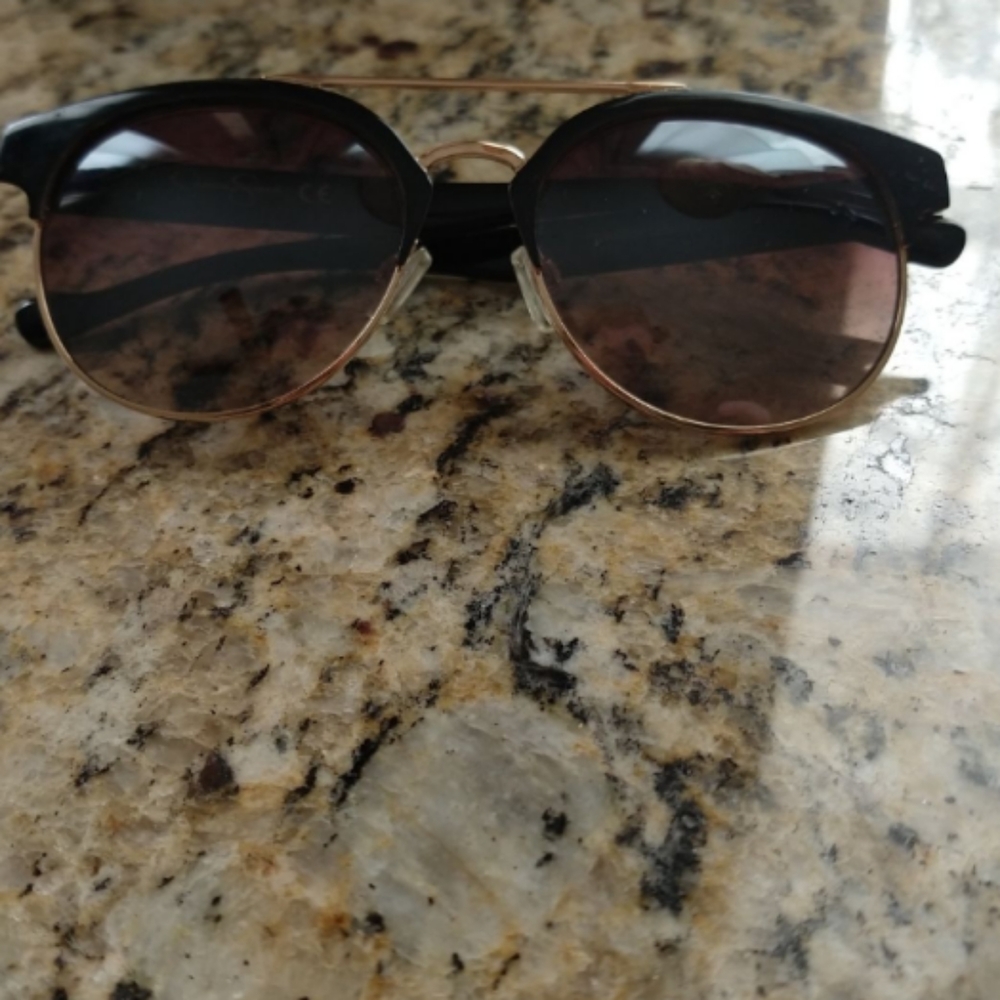 Jessica Simpson round sunglasses